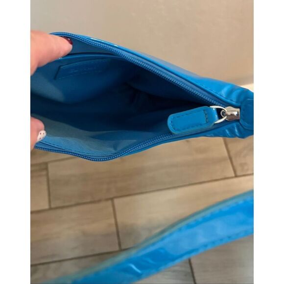 Glynit Molly shoulder bag in patent classic blue - Picture 4 of 7